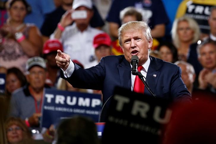 © Reuters. Un hombre detenido en la campaña de Trump dice que quería matarlo