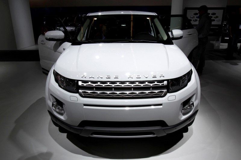 © Reuters. The new Range Rover Evoque is seen during the IAA Auto Show in Frankfurt