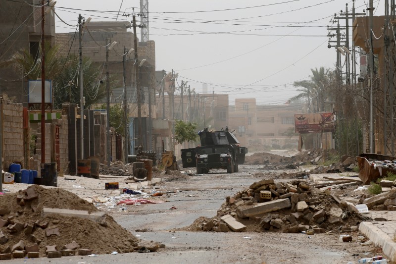 © Reuters. Iraqi security forces vehicle is seen on a street in the centre of Falluja