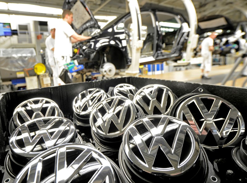 © Reuters. Emblems of VW Golf VII car are pictured in a production line at the plant of German carmaker Volkswagen in Wolfsburg