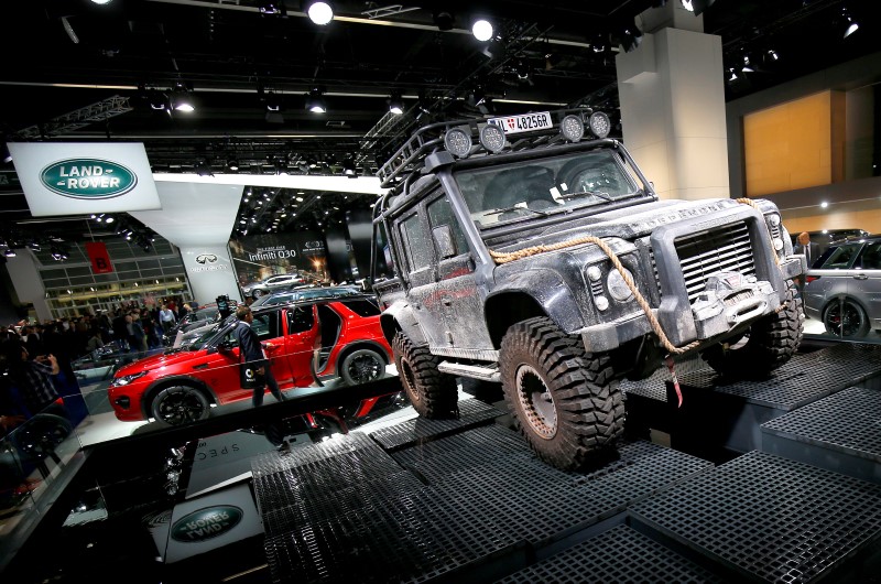 © Reuters. The Land Rover Defender is presented during the media day at the Frankfurt Motor Show in Frankfurt