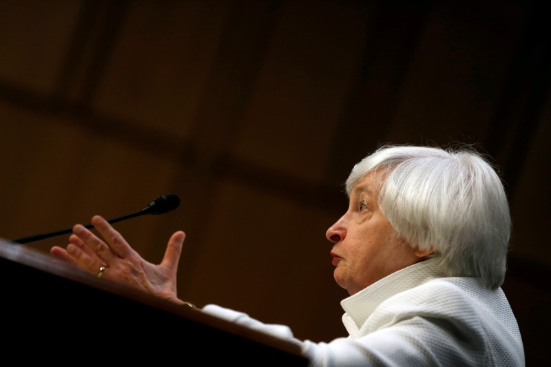 © Reuters. Yellen testifies before the Senate Banking Committee at Capitol Hill in Washington