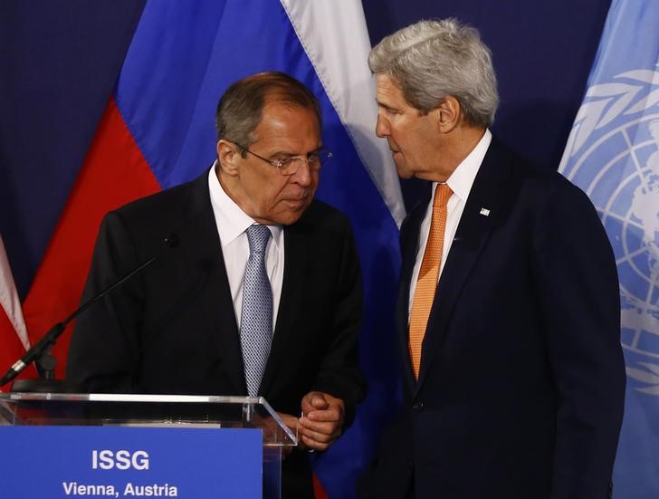 © Reuters. لافروف وكيري بحثا آفاق استئناف مباحثات السلام السورية