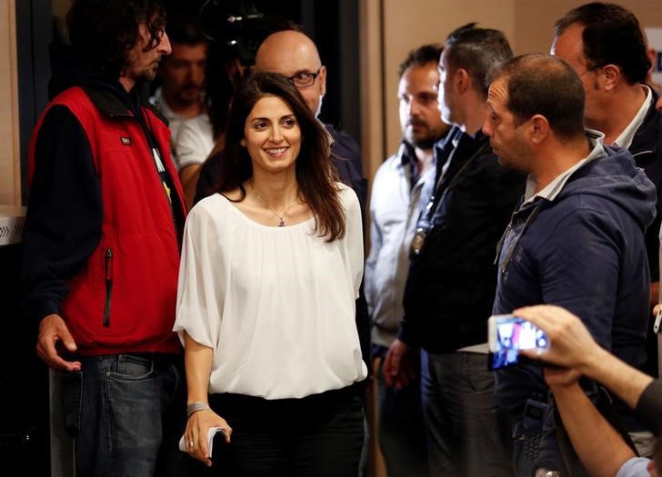 © Reuters. Rome's newly elected mayor Virginia Raggi, of 5-Star Movement, arrives to attend a news conference in Rome