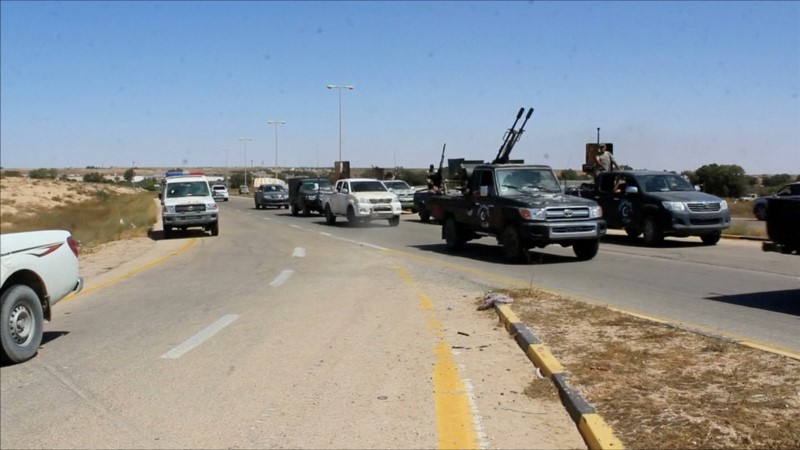 © Reuters. Still image of forces aligned with Libya's new unity government are seen on the road as they advance on the eastern and southern outskirts of the Islamic State stronghold of Sirte