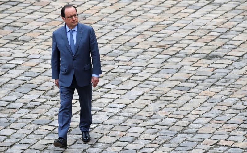 © Reuters. UN SONDAGE DONNE FRANÇOIS HOLLANDE FAVORI DE LA PRIMAIRE DE GAUCHE