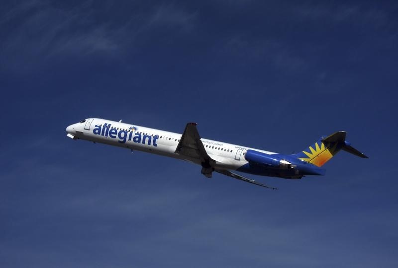 © Reuters. An Allegiant Air passenger jet takes off from the Monterey airport