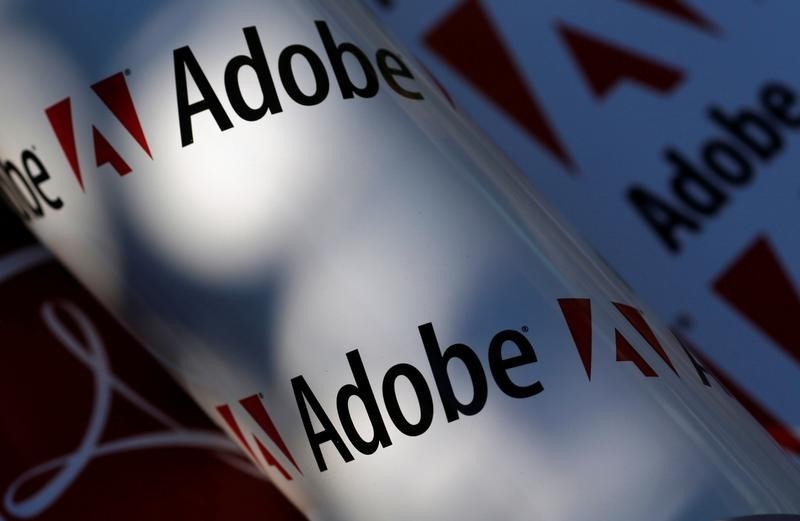 © Reuters. El pronóstico de ventas de Adobe decepciona a los inversores