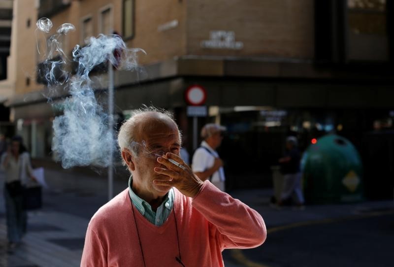 © Reuters. دراسة: الإقلاع عن التدخين قد لا يتحقق قبل المحاولة الثلاثين