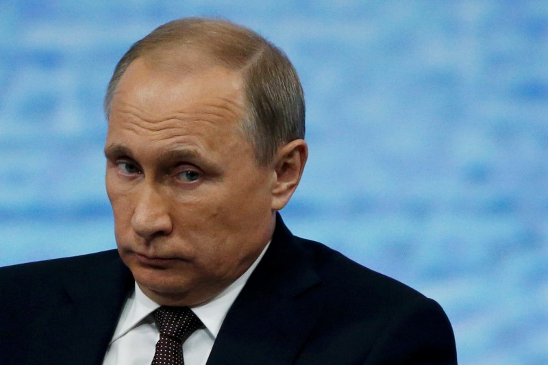 © Reuters. بوتين: على روسيا تعزيز قدراتها القتالية مع اقتراب حلف الأطلسي "العدواني"