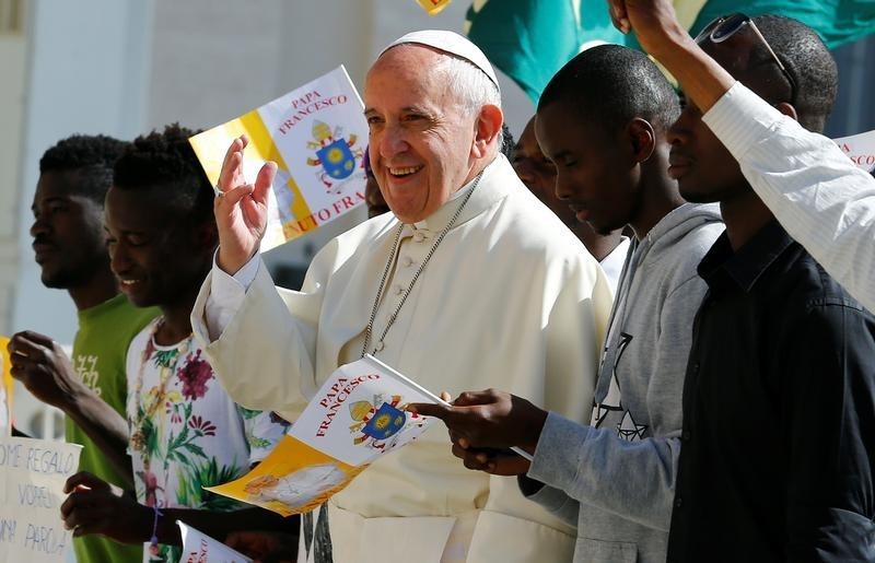 © Reuters. البابا فرنسيس يزور أرمينيا نهاية الأسبوع ويتجنب وصف "إبادة"