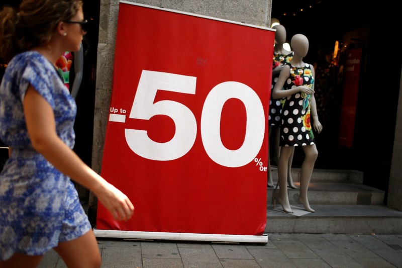 © Reuters. A woman walks past a shop in Madrid