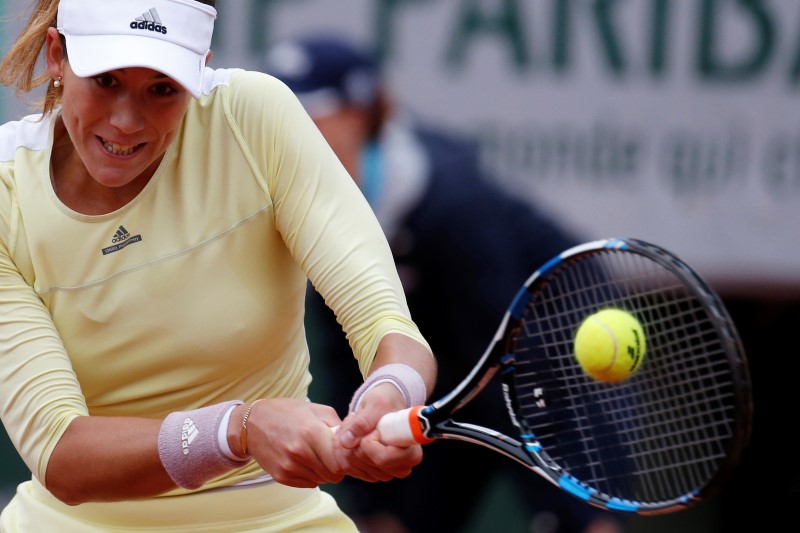 © Reuters. Tennis - French Open Women's Singles Final match - Roland Garros - Serena Williams of the U.S. vs Garbine Muguruza of Spain