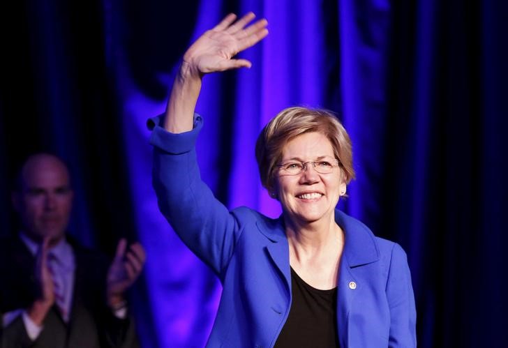 © Reuters. Senator Warren waves at the BlueGreen Alliance Foundation's 2015 Good Jobs, Green Jobs Conference