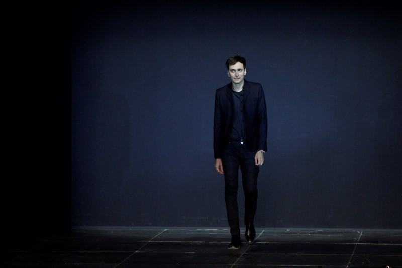 © Reuters. LE COUTURIER HEDI SLIMANE SAISIT LA JUSTICE CONTRE KERING