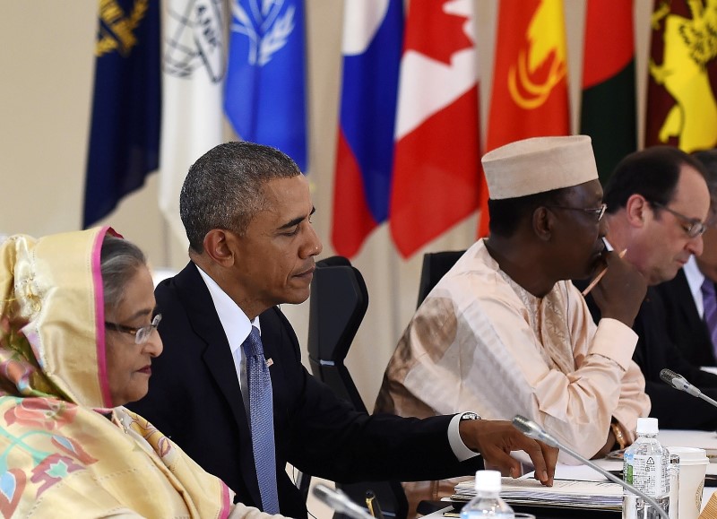 © Reuters. U.S. President Barack Obama attends a meeting with Prime Minister of Bangladesh Sheikh Hasina, Chadian President Idriss Deby and French President Francois Hollande during the G7 Ise-Shima Summit in Shima