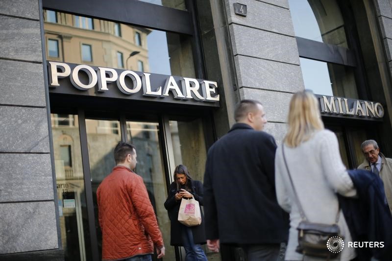 © Reuters. People walk past the entrance of Banca Popolare di Milano (BPM) headquarters in downtown Milan