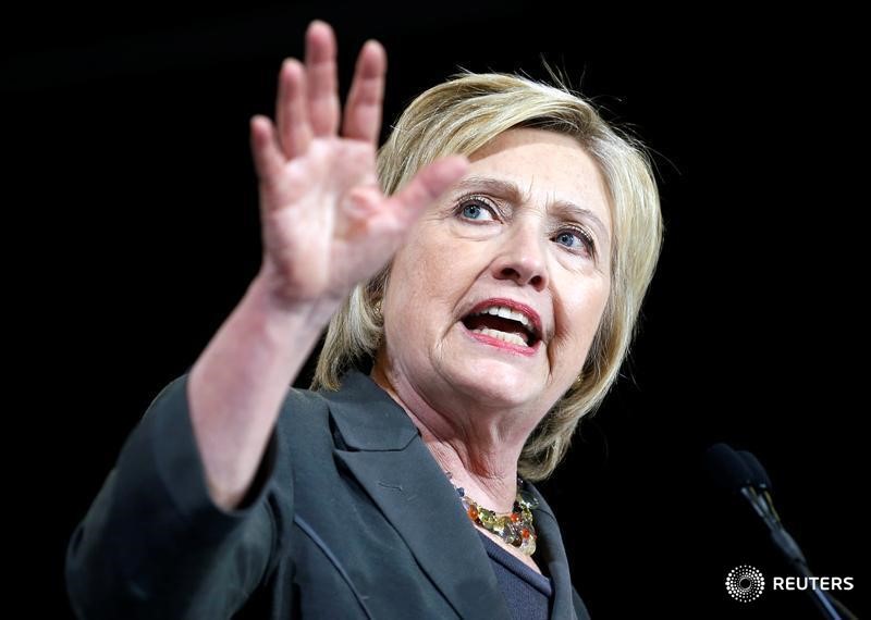 © Reuters. Democratic U.S. presidential candidate Hillary Clinton speaks during a campaign event at the North Carolina State Fairgrounds in Raleigh