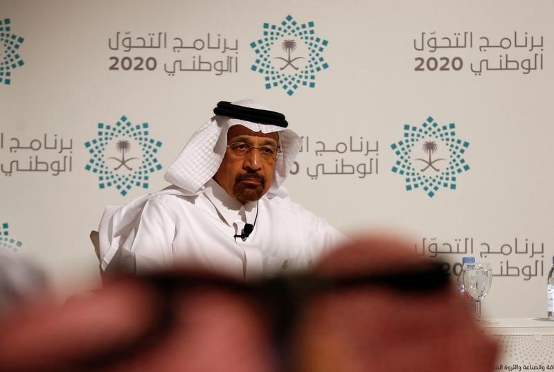 © Reuters. Saudi Energy Minister Khalid al-Falih attends a news conference announcing the kingdom's National Transformation Plan, in Jeddah