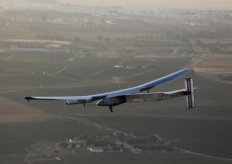 © Reuters. Avión solar aterriza en Sevilla tras cruzar el Atlántico