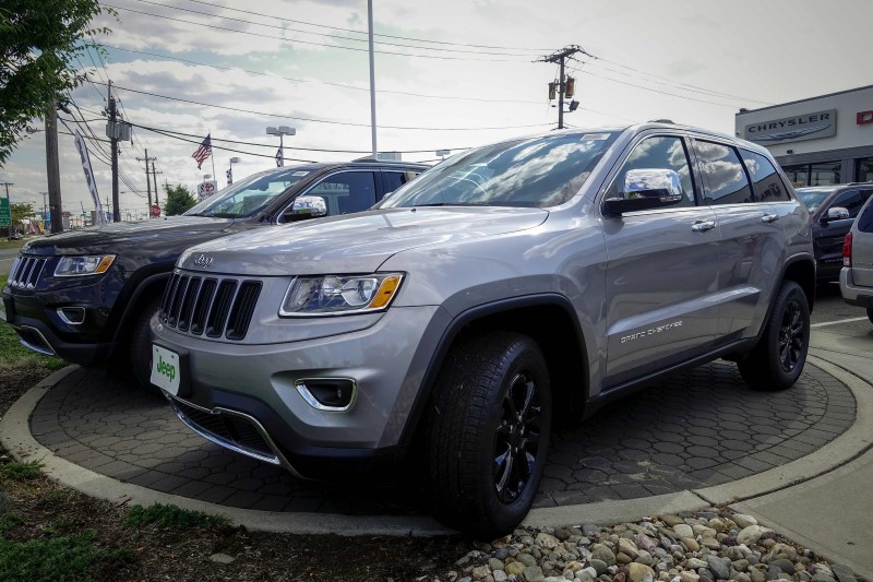 © Reuters. The 2015 Jeep Grand Cherokee is exhibited in Jersey City