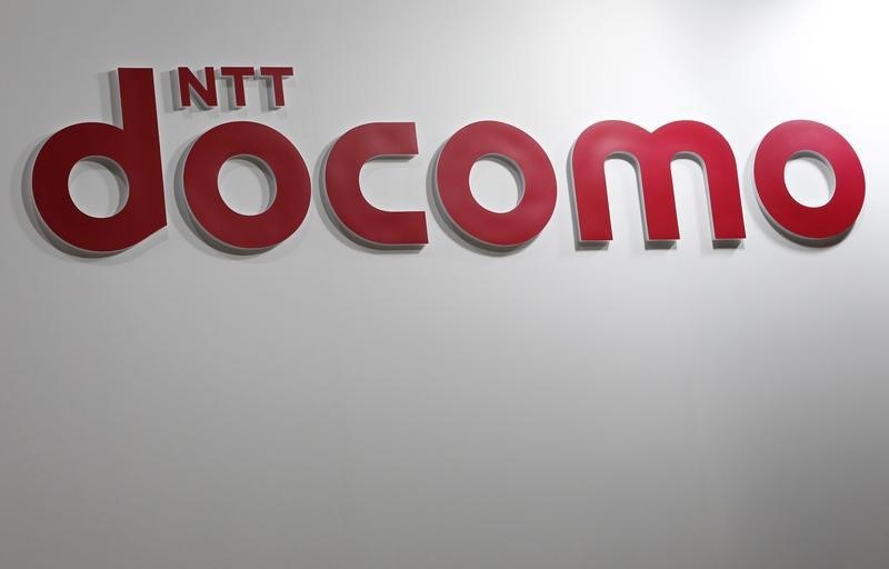 © Reuters. A logo of the Japanese telecoms giant NTT Docomo is seen at Wireless Japan 2012 in Tokyo