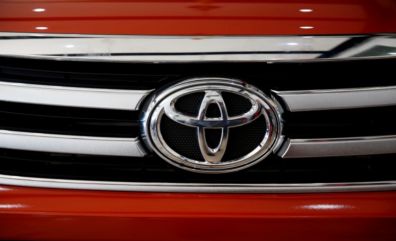 © Reuters. Toyota Motors Corp company logo is pictured on a Hilux pickup at its dealer Toyota Bicutan in Paranaque