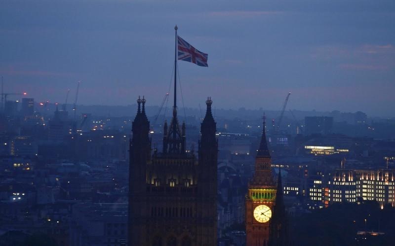 © Reuters. Рассвет над Лондоном