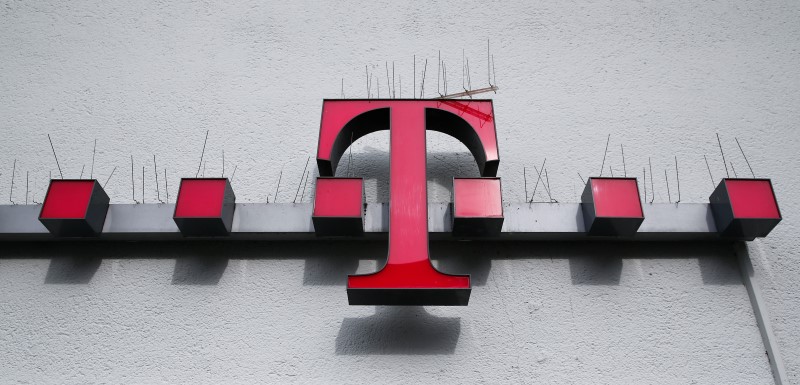© Reuters. Spikes against doves are placed on the logo of German telecommunications giant Deutsche Telekom AG at a Telekom mobile phones store in the city centre of the western German city of Koblenz
