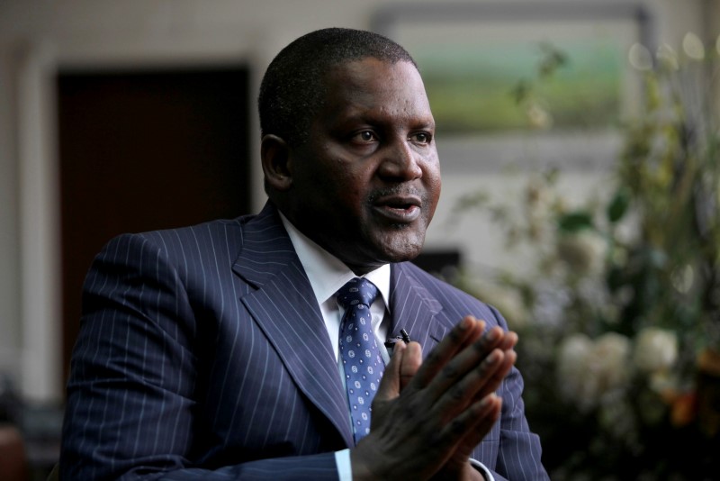 © Reuters. Founder and Chief Executive of the Dangote Group Aliko Dangote gestures during an interview with Reuters in his office in Lagos