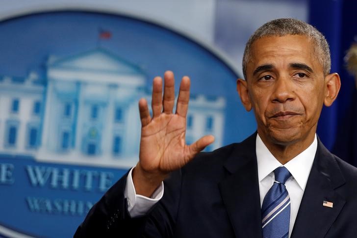 © Reuters. Барак Обама после выступления в Вашингтоне