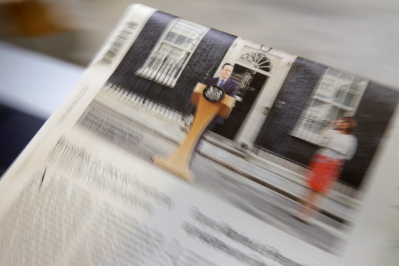 © Reuters. The front page of daily newspaper Le Monde is seen at their printing works following Britain's referendum results to leave the European Union