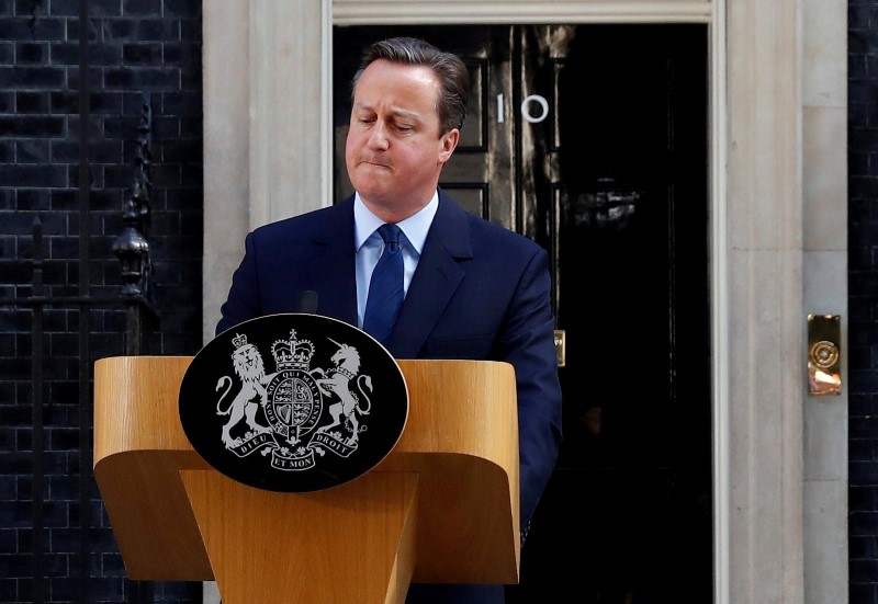 © Reuters. Britain's Prime Minister David Cameron speaks after Britain voted to leave the European Union, outside Number 10 Downing Street in London