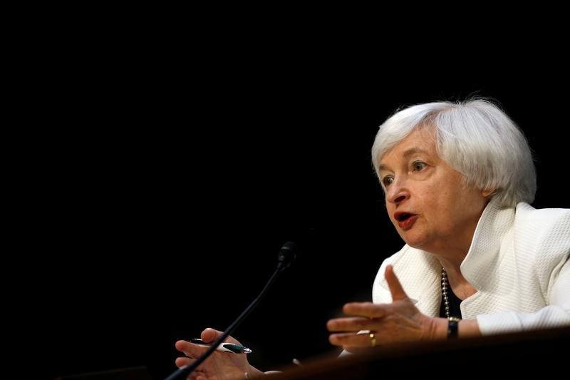 © Reuters. Yellen testifies before the Senate Banking Committee at Capitol Hill in Washington