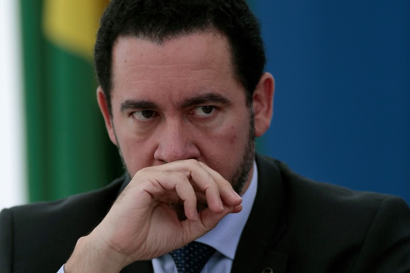 © Reuters. Brazil's interim Planning minister Dyogo Henrique de Oliveira looks on during a news conference at the Planalto Palace in Brasilia