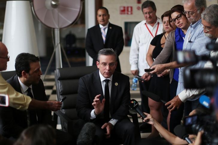 © Reuters. Puerto Rico's Governor Alejandro Garcia Padilla talks to journalists in Havana, Cuba