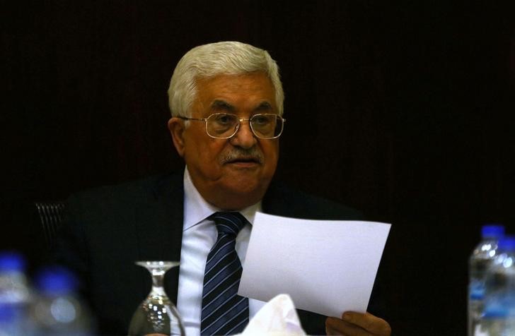 © Reuters. الرئيس الفلسطيني يتراجع عن اتهامات سابقة لبعض الحاخامين