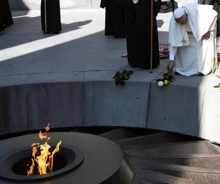 © Reuters. El Papa dice "nunca más" a tragedias como el genocidio armenio