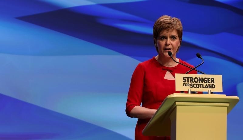 © Reuters. صحيفة:استطلاع يظهر تأييد الاستقلال في اسكتلندا