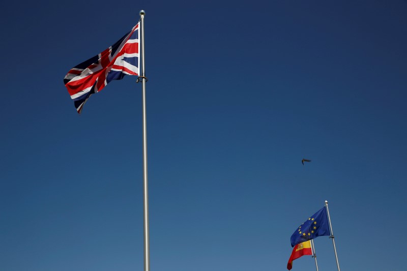 © Reuters. A British flag flutters in the air next to the European Union and Spanish flags at Parque Europa (Europe Park) in Torrejon de Ardoz, outside Madrid