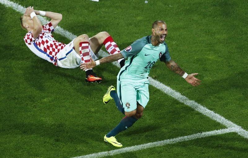 © Reuters. Portugal, Polonia y Gales se meten en cuartos de final de la Eurocopa