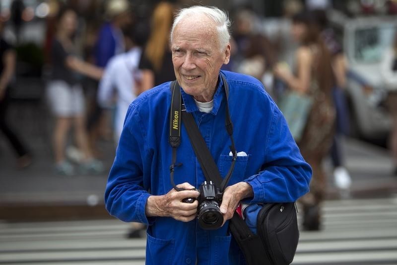© Reuters. وفاة مصور الموضة الأمريكي الشهير بيل كانينجهام عن 87 عاما