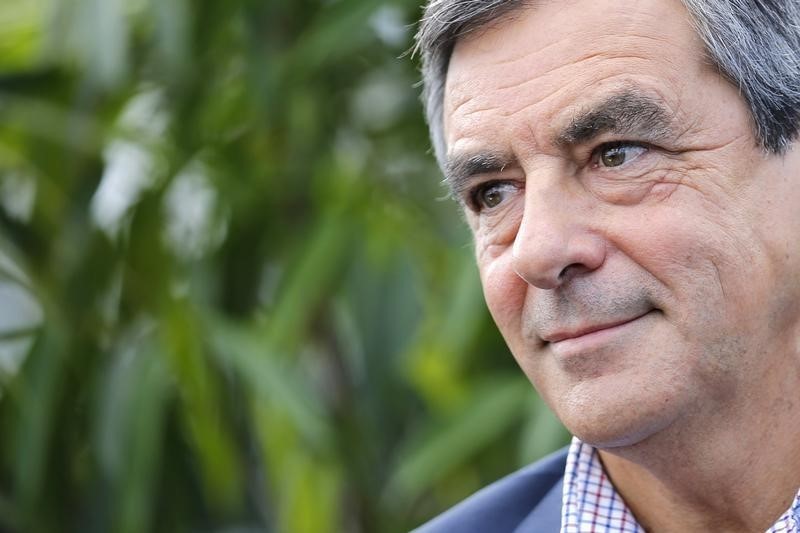 © Reuters. FRANÇOIS FILLON DEMANDE UN RÉFÉRENDUM SUR UN NOUVEAU TRAITÉ EUROPÉEN