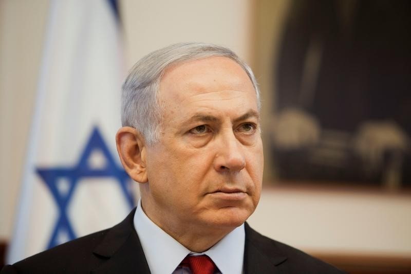 © Reuters. Israeli Prime Minister Benjamin Netanyahu attends a weekly cabinet meeting in Jerusalem