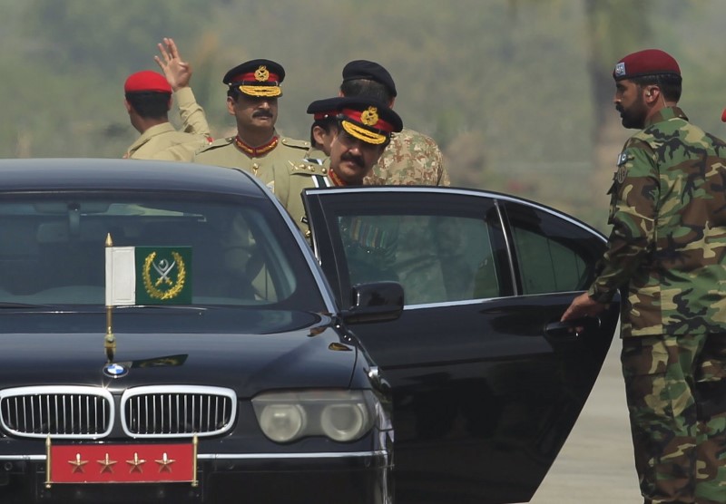 © Reuters. Pakistani Army Chief of Staff General Raheel Sharif leaves after attending the Pakistan Day parade in Islamabad