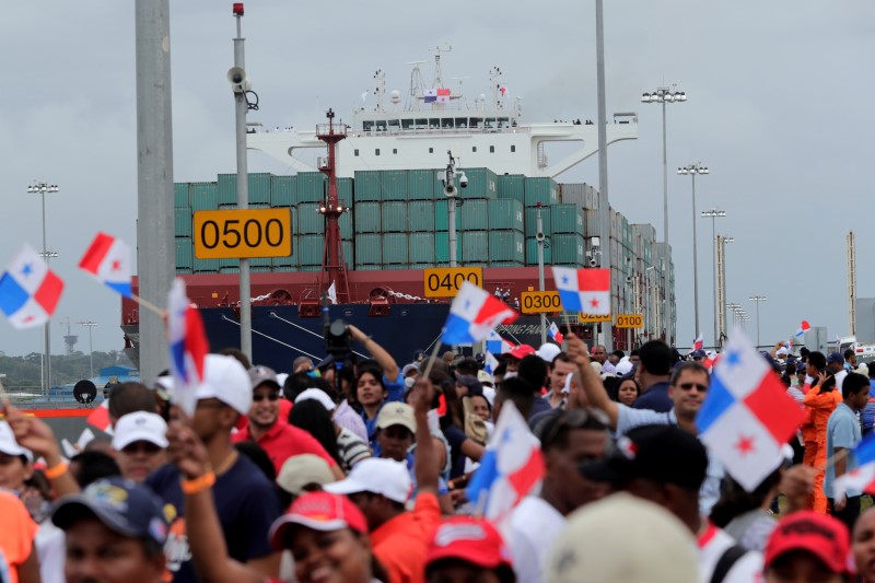 © Reuters. MISE EN SERVICE DU CANAL DE PANAMA ÉLARGI