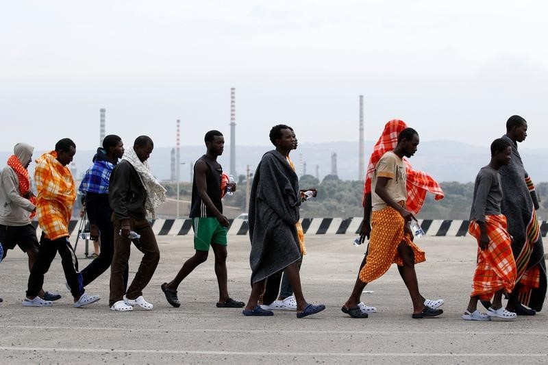 © Reuters. إيطاليا تنقذ أكثر من 3300 مهاجر منذ بداية الأسبوع