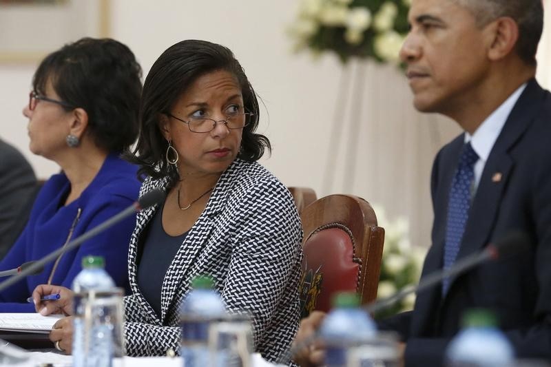 © Reuters. U.S. National Security Advisor Rice joins President Obama as he participates in a bilateral meeting with Kenya's President Uhuru Kenyatta at the State House in Nairobi