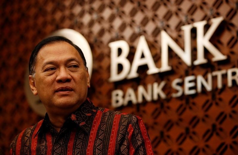 © Reuters. Bank Indonesia Governor Agus Martowardojo arrives for a press briefing in Jakarta, Indonesia