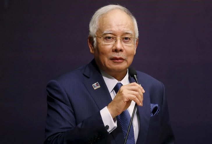 © Reuters. رئيس وزراء ماليزيا يجري تعديلا وزاريا لتعزيز ائتلافه الحاكم